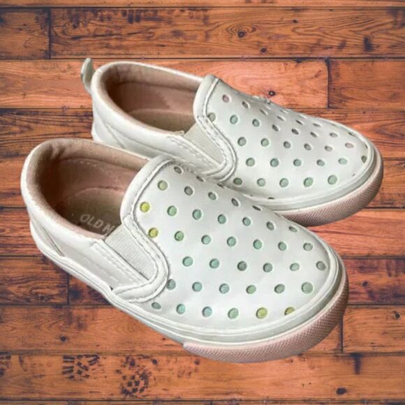 5 for $25🔥Old Navy Off White Slip On Sneakers Baby Size 5 - Picture 2 of 7